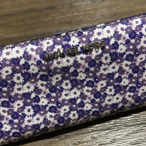 Michael Kors Jet Set Travel Flat Slim Bifold Wallet - Picture 2 of 4